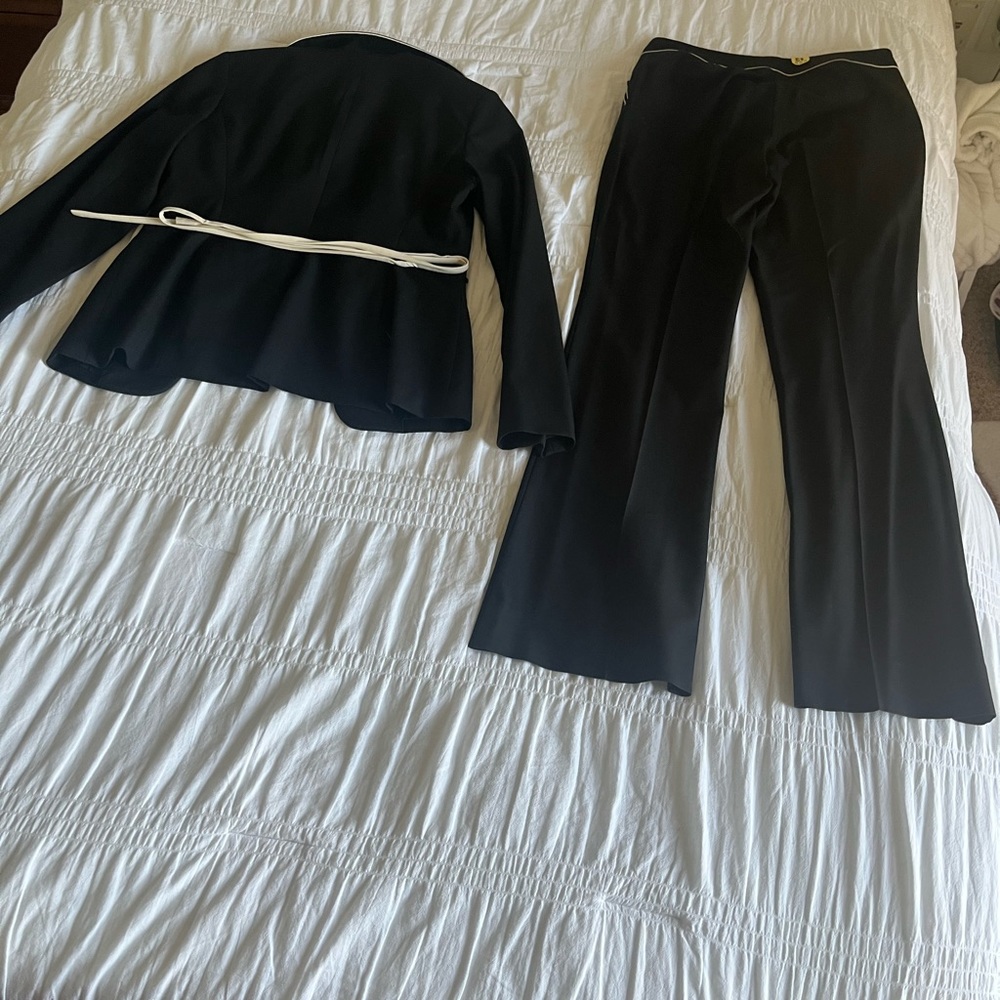 Express Two piece suite. - Picture 2 of 6